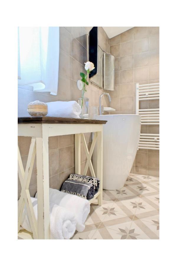 Les Jardins De Sitaara Bed & Breakfast คุคุรง ภายนอก รูปภาพ