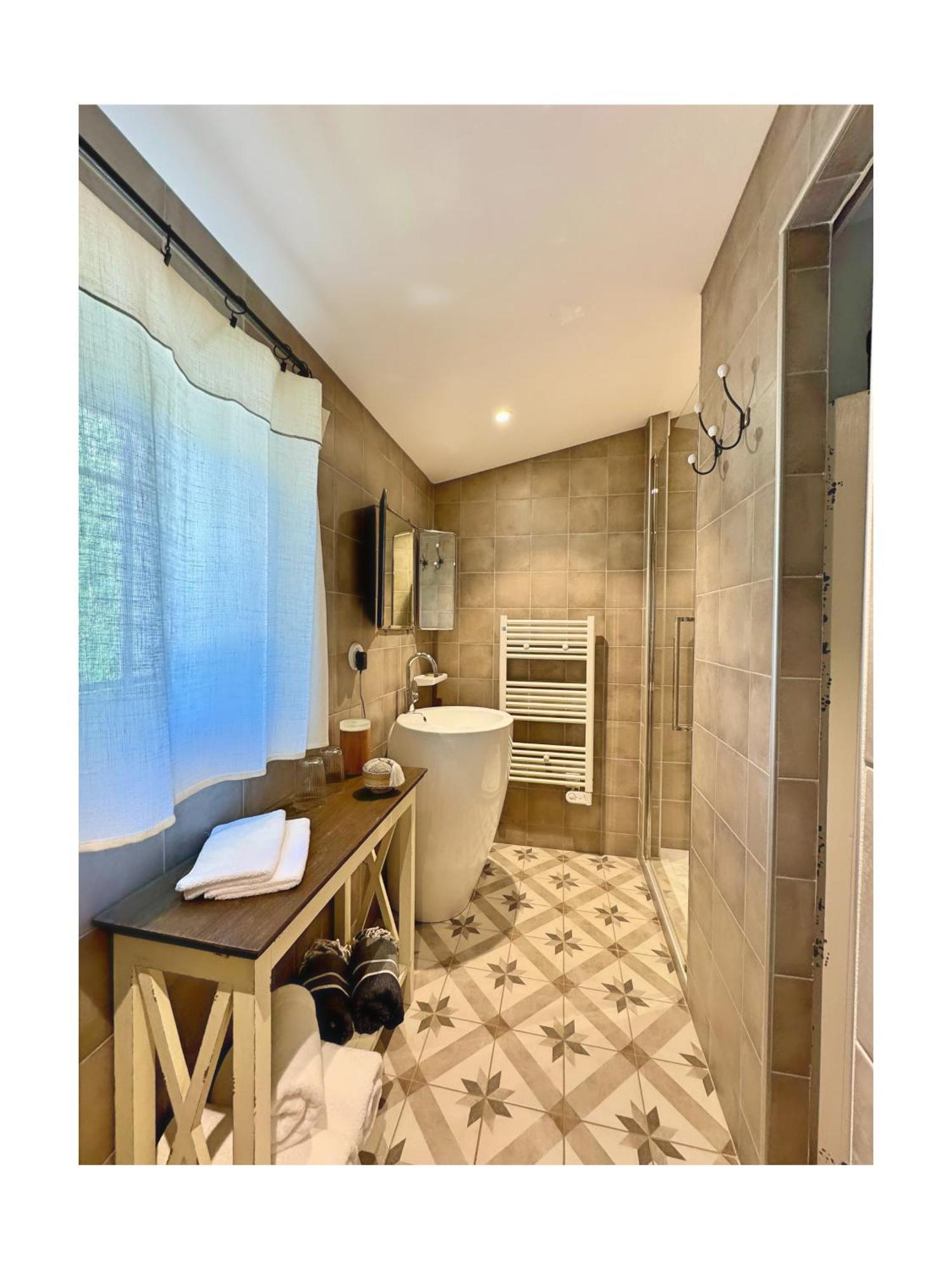 Les Jardins De Sitaara Bed & Breakfast คุคุรง ภายนอก รูปภาพ